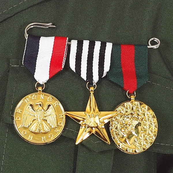 Imperdible con 3 medallas militares