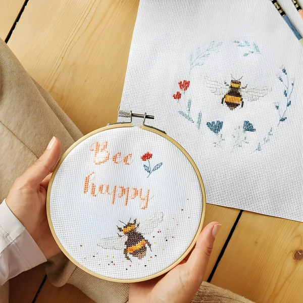 Kit de punto de cruz duo - Abeja Feliz - DMC